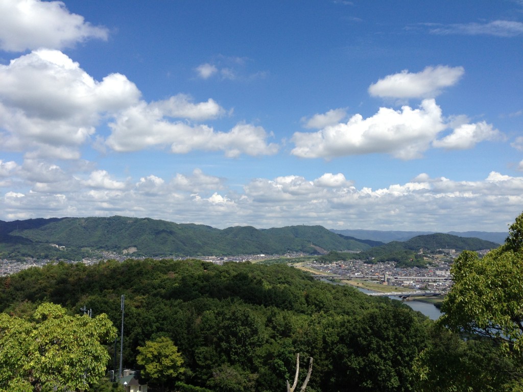 福山市北部を一望。芦田川流域。のどかな風景が目にうかぶようです。