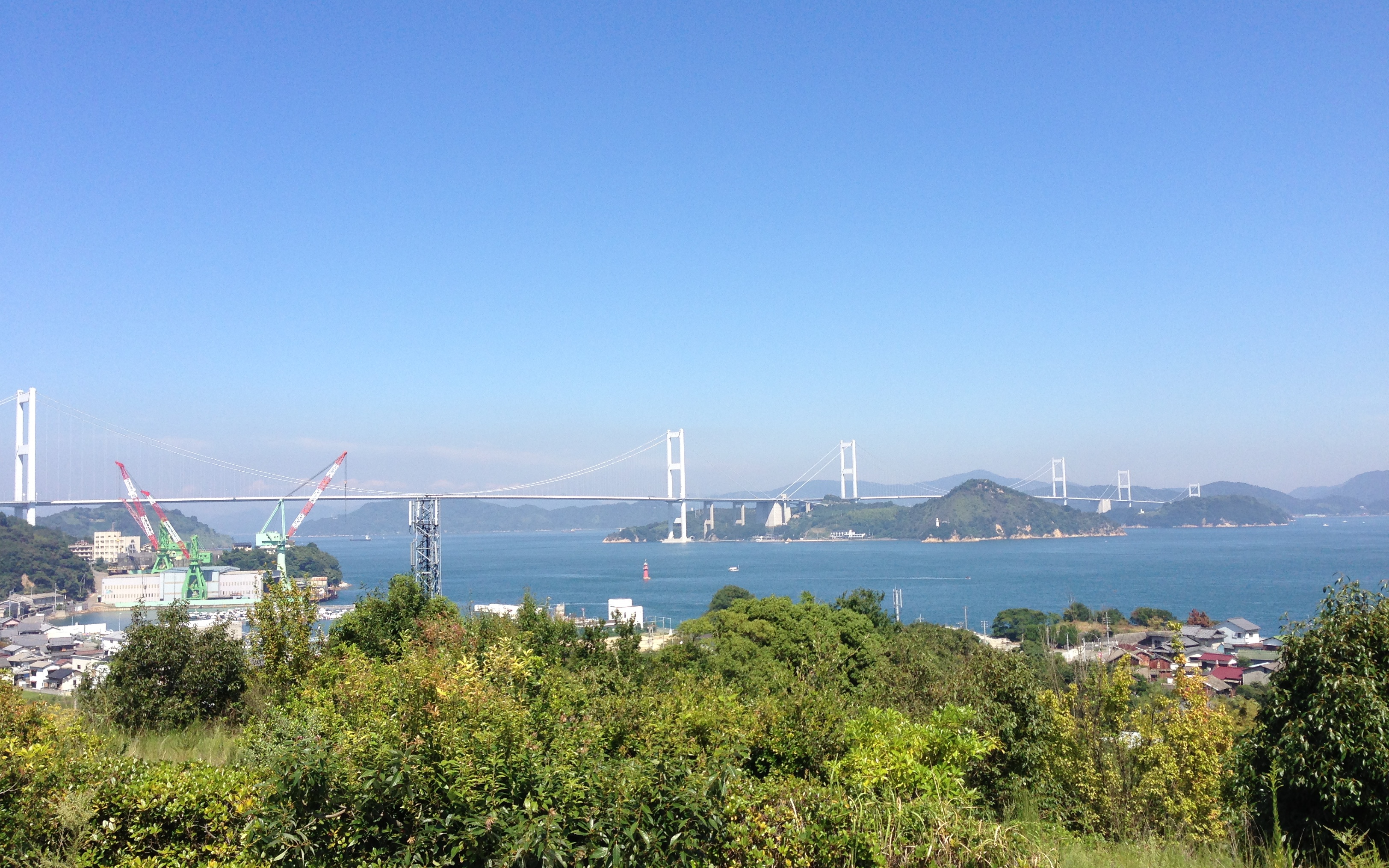来島海峡サービスエリアからしまなみ海道を眺める