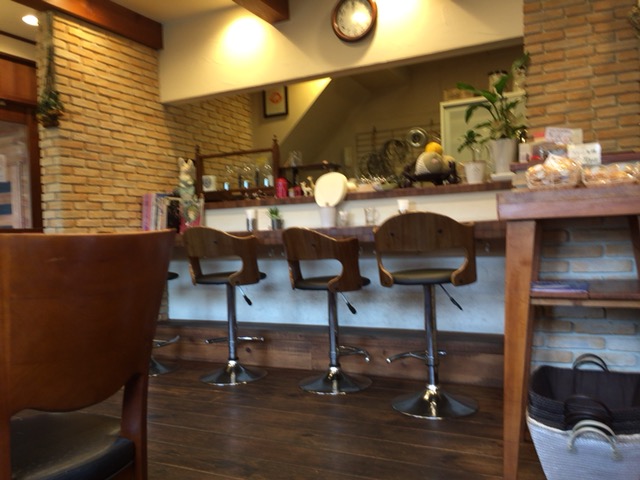 昭和の喫茶店な雰囲気。心地よいジャズが流れていてゆっくり読書したくなる。
