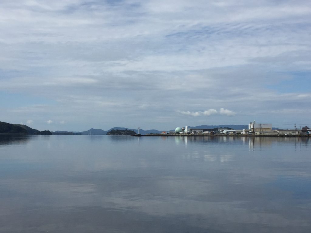 湊山公園から米子港を眺める（2020年10月17日撮影）