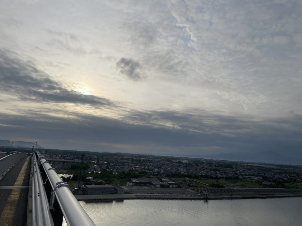 橋の頂上に到着。境港市方面の眺め。（江島方面→境港方面）